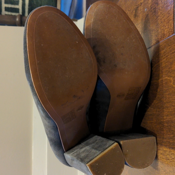 Grey suede BCBG almond toe block heels, size 8 - Picture 4 of 5